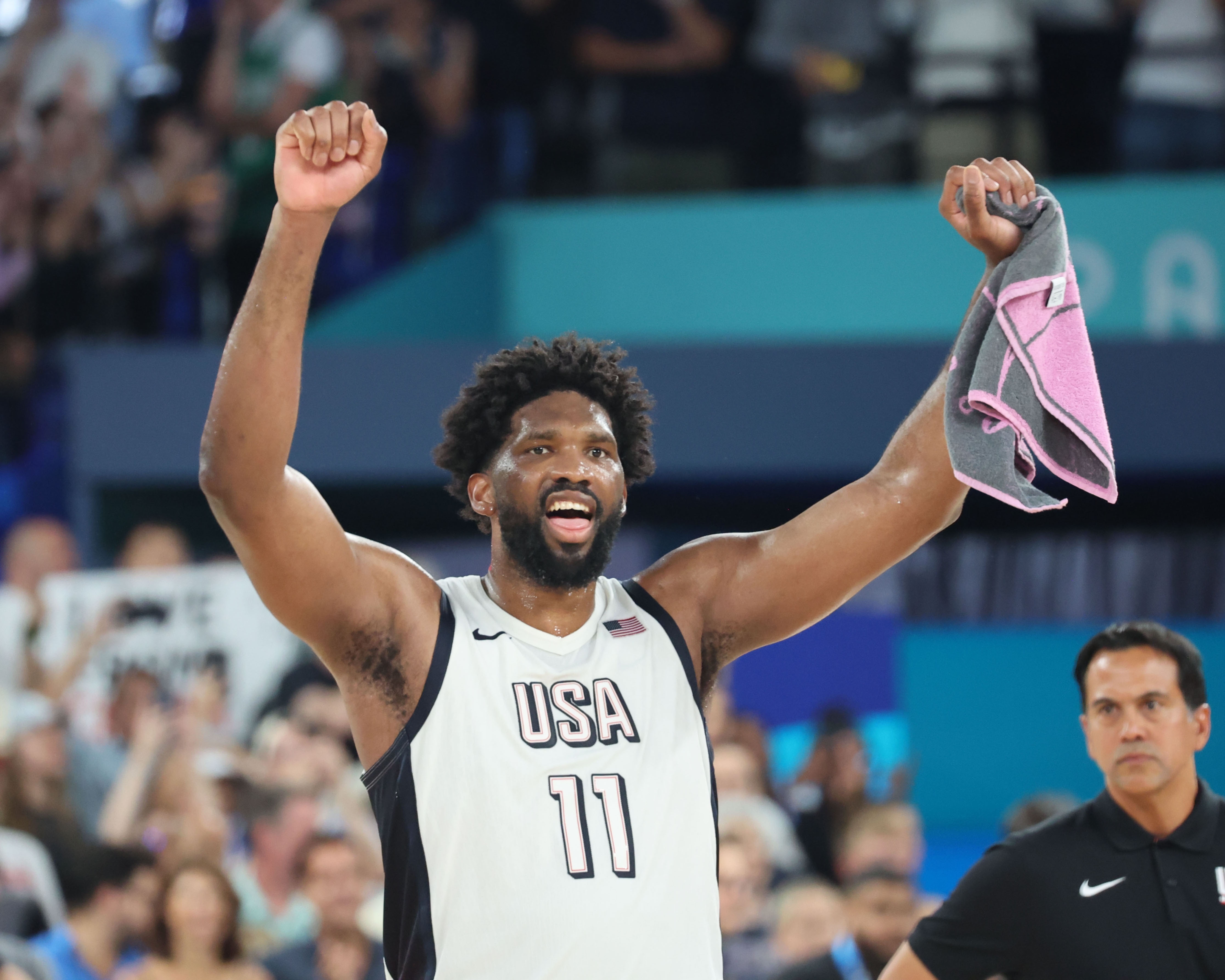 NBA球星恩比德考虑投身足球运动员
