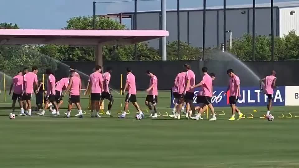 关于帕尔梅拉斯外援训练状态火热，世俱杯淘汰赛关键战的信息