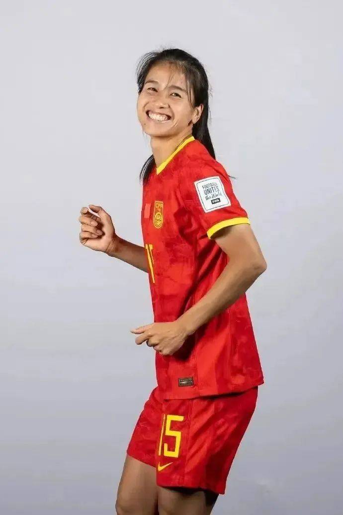 中国女足选手在国际赛场上展现魅力的简单介绍