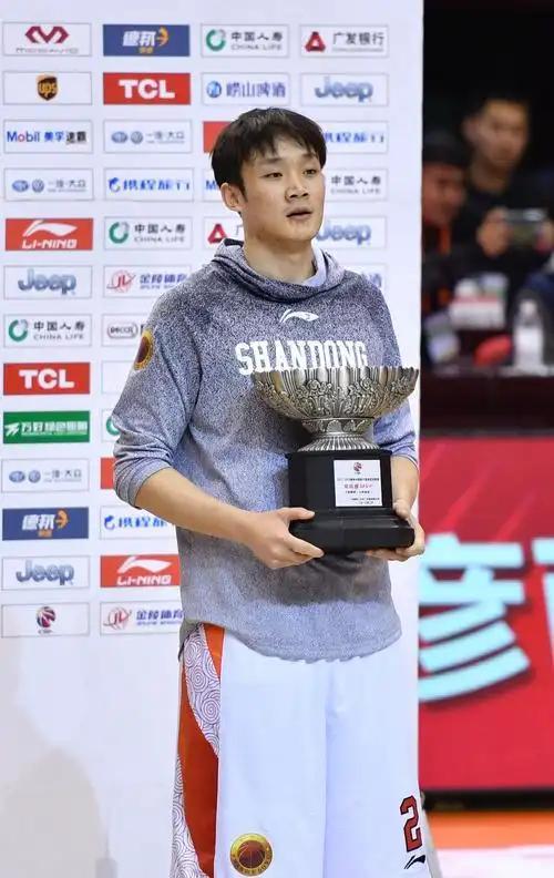 媒体人:美国资产越来越高CBA零元卖队乏人问津(cba球员资产谁最高)