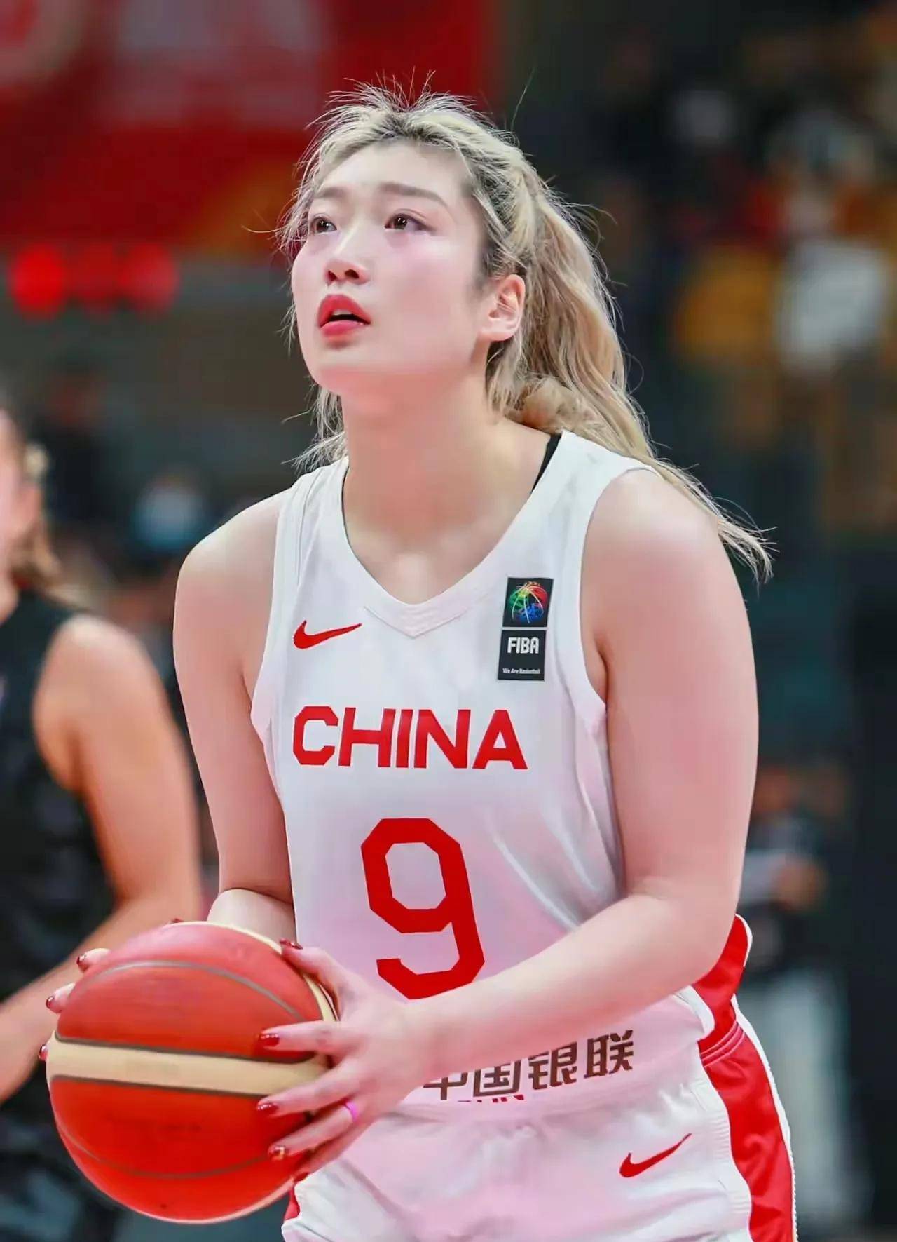 22年女篮世界杯回顾：李梦23分，中国胜法国进入半决赛(女篮世界杯与法国回放)