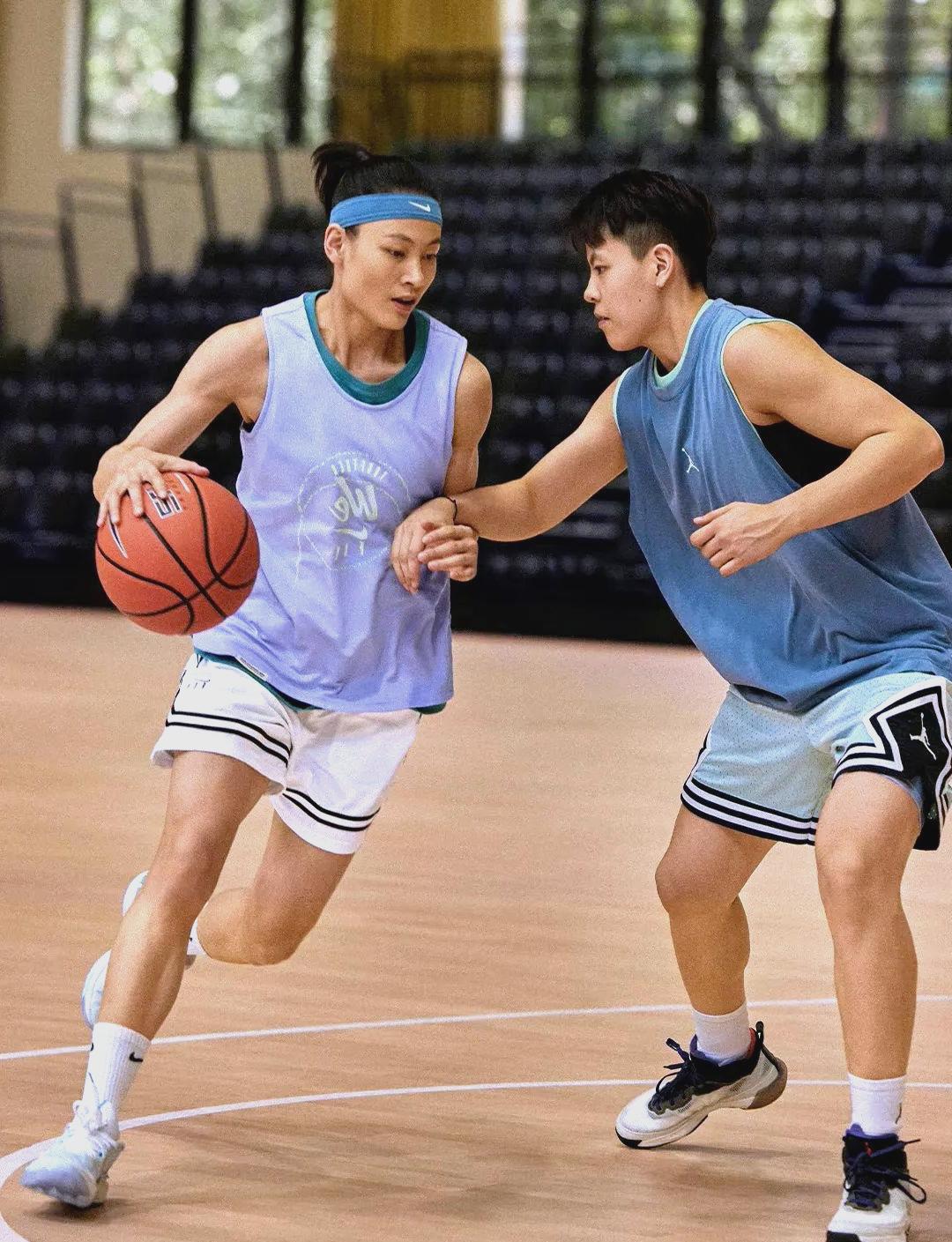姐妹连线！杨力维杨舒予合砍25分老将发力助队大胜的简单介绍